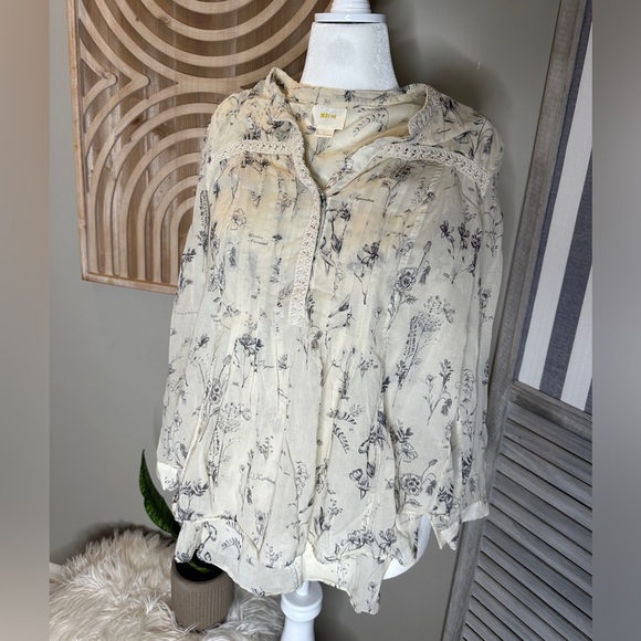 Anthropologie sheer blouse with unique floral print - Picture 9 of 9
